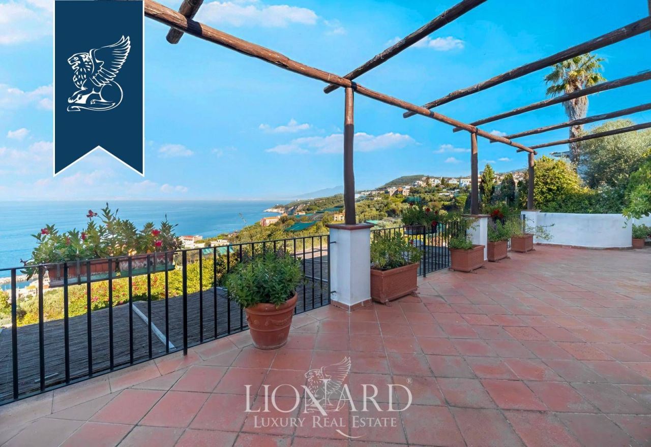 Вилла в Неаполе, Италия, 350 м² - фото 3