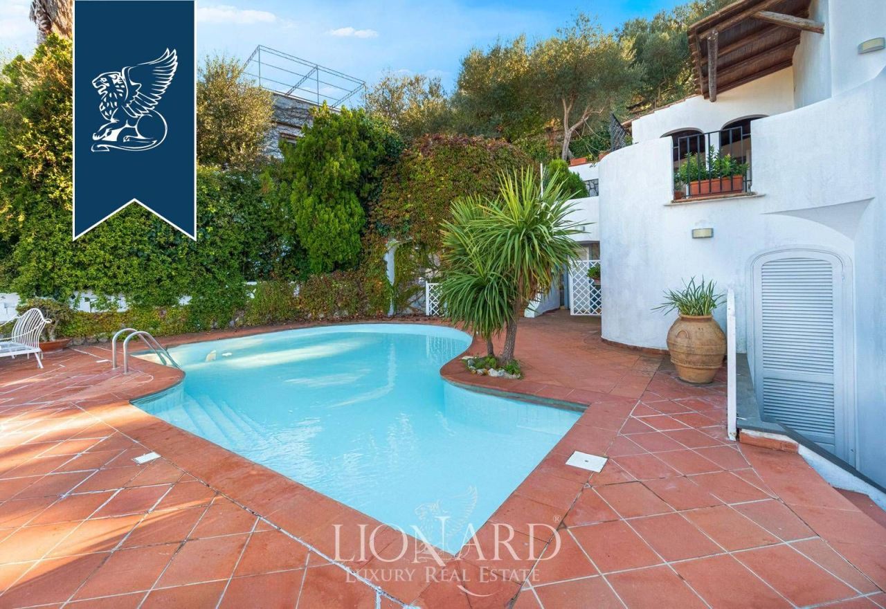 Вилла в Неаполе, Италия, 350 м² - фото 5