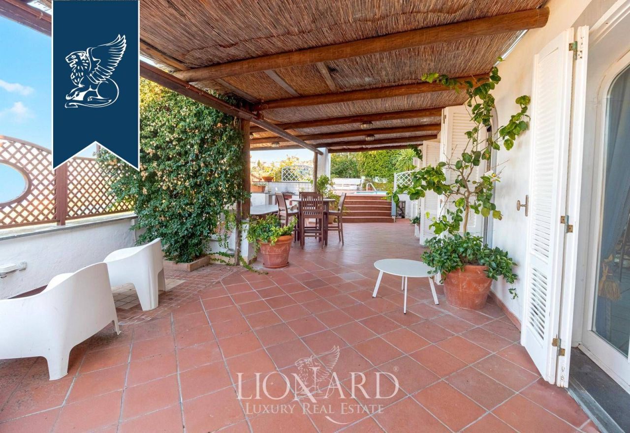 Вилла в Неаполе, Италия, 350 м² - фото 8