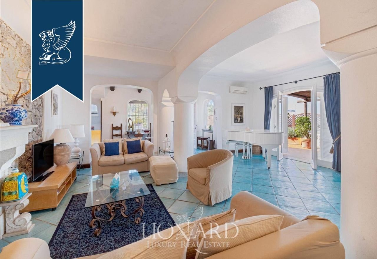 Вилла в Неаполе, Италия, 350 м² - фото 16