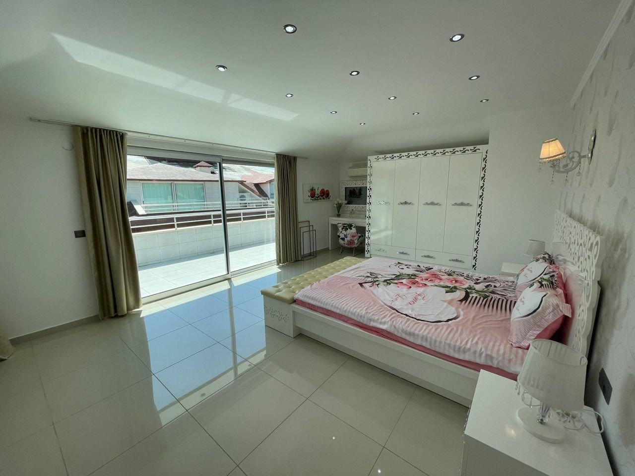 Квартира в Кестеле, Турция, 220 м² - фото 1