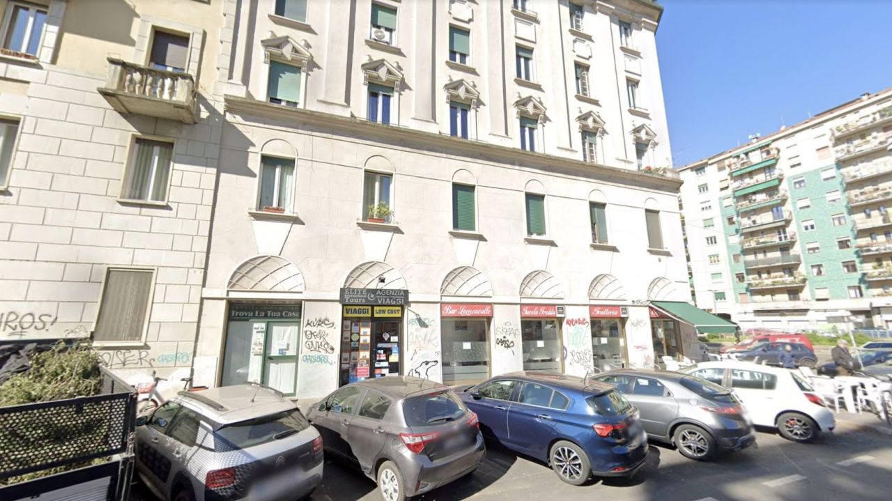 Магазин в Милане, Италия, 30 м² - фото 1