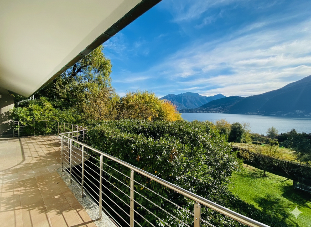 Вилла у озера Комо, Италия, 520 м² - фото 1