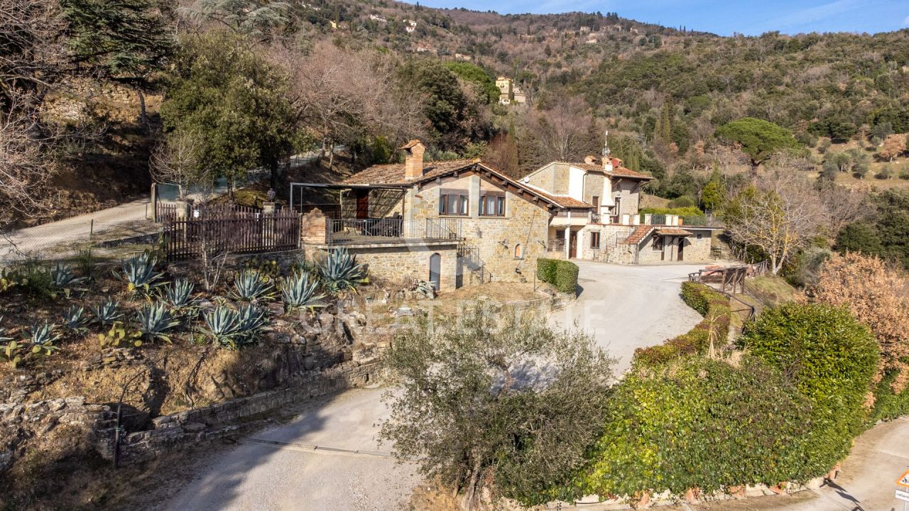 Дом в Кортоне, Италия, 491.6 м² - фото 2