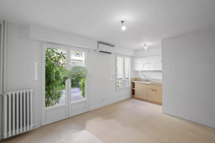 Квартира в Каннах, Франция, 33 м² - фото 1