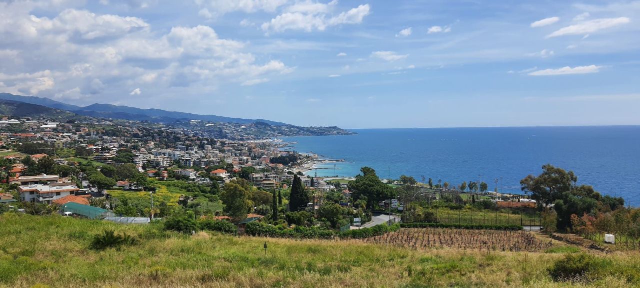 Апартаменты в Сан-Ремо, Италия, 70 м² - фото 1