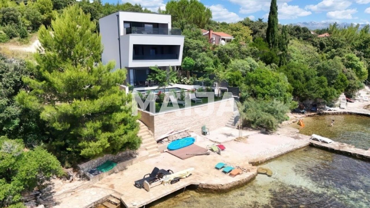 Вилла в Задаре, Хорватия, 210 м² - фото 1