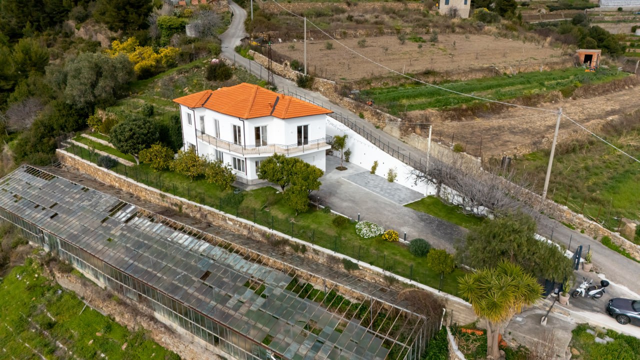 Вилла в Сан-Ремо, Италия, 200 м² - фото 2