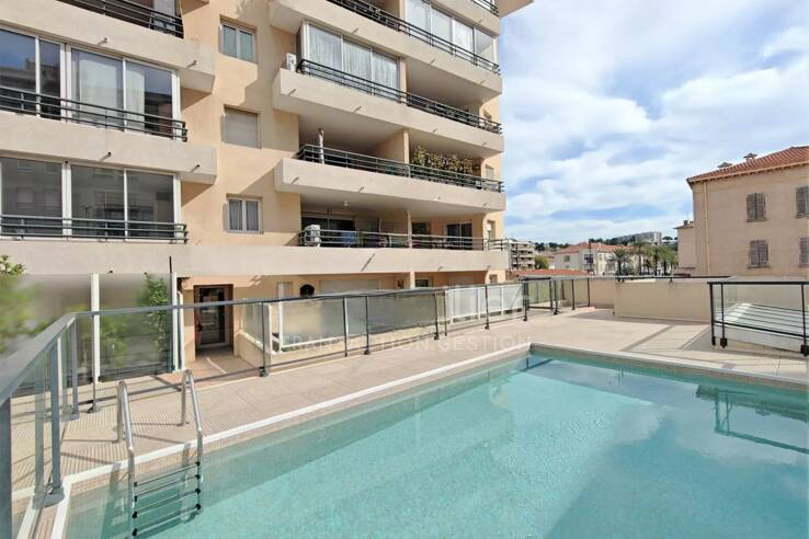 Квартира в Каннах, Франция, 32 м² - фото 1