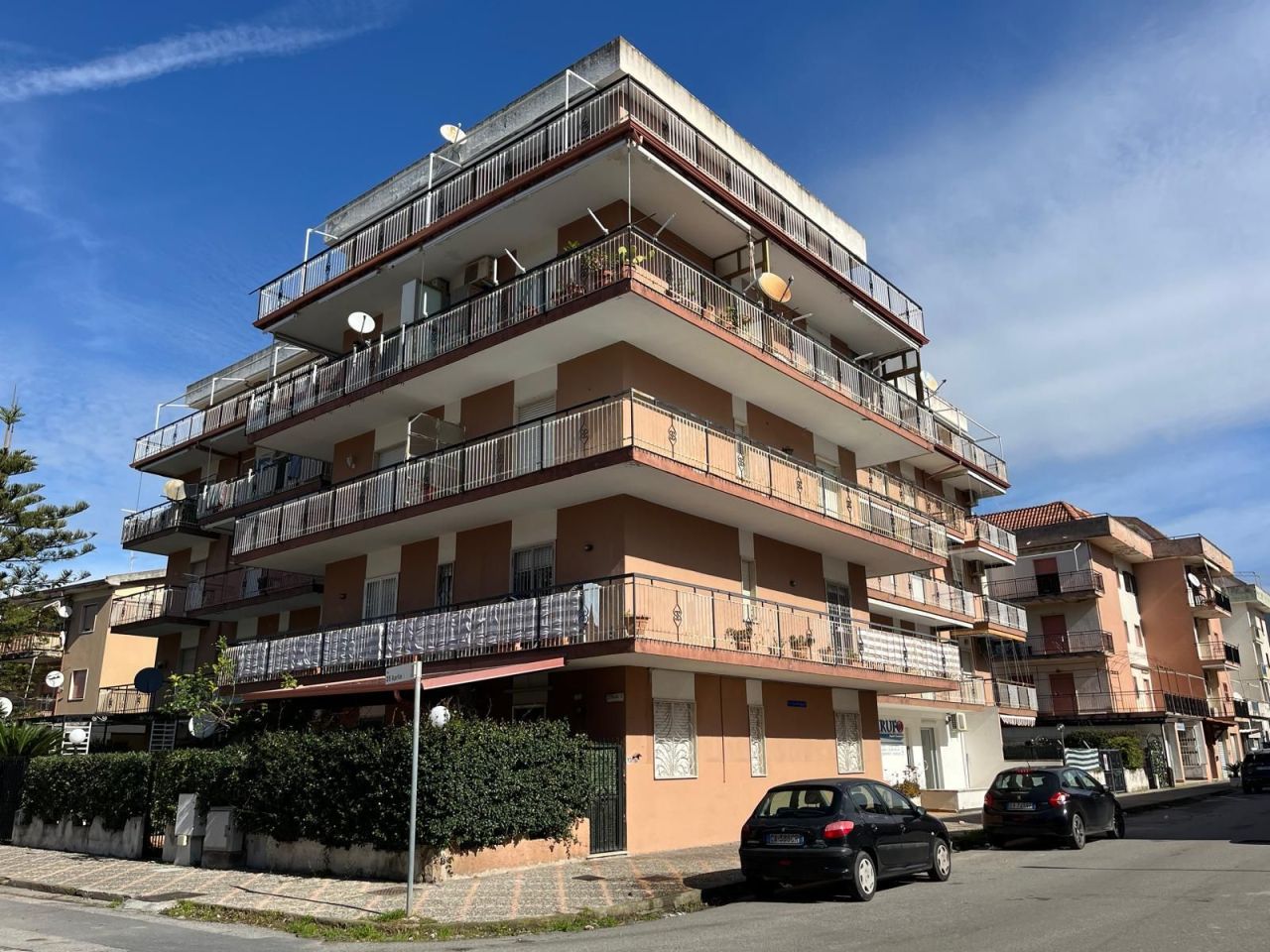 Квартира в Скалее, Италия, 100 м² - фото 1