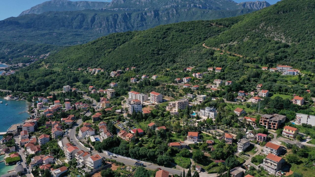 Земля в Кумборе, Черногория, 1 060 м² - фото 1