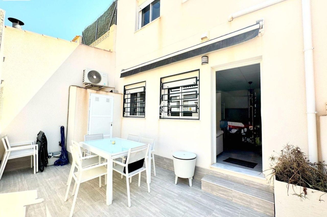 Шале в Ла Марине, Испания, 80 м² - фото 1