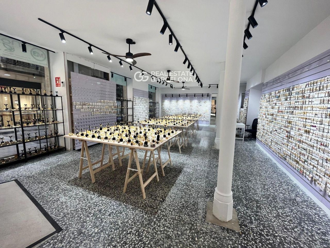 Магазин в Барселоне, Испания, 130 м² - фото 1