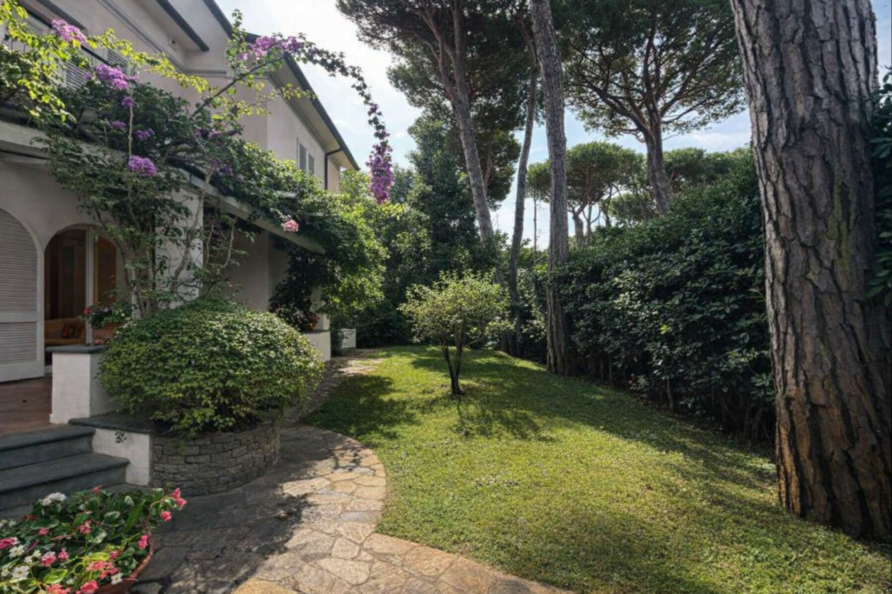 Вилла в Марина ди Пьетрасанта, Италия, 160 м² - фото 17