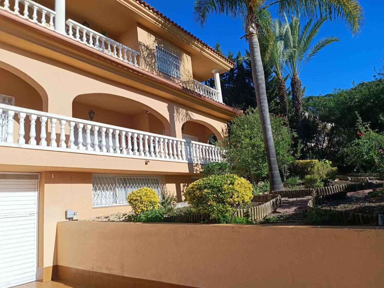 Вилла в Бланесе, Испания, 413 м² - фото 2