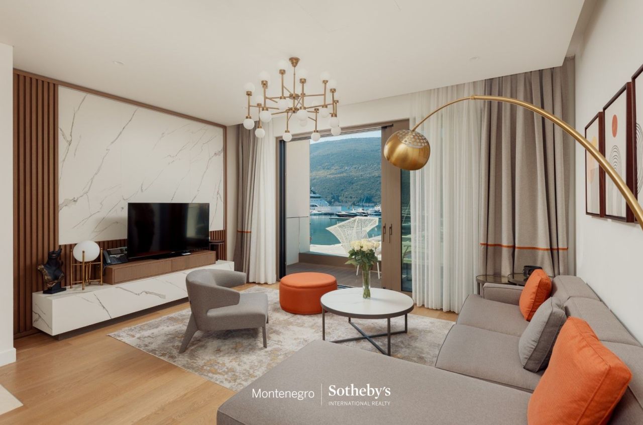 Апартаменты в Херцег-Нови, Черногория, 82 м² - фото 1