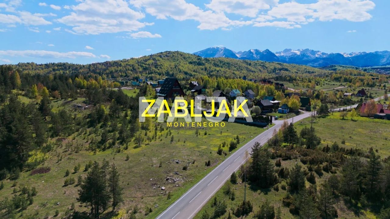 Земля в Жабляке, Черногория, 8 300 м² - фото 1
