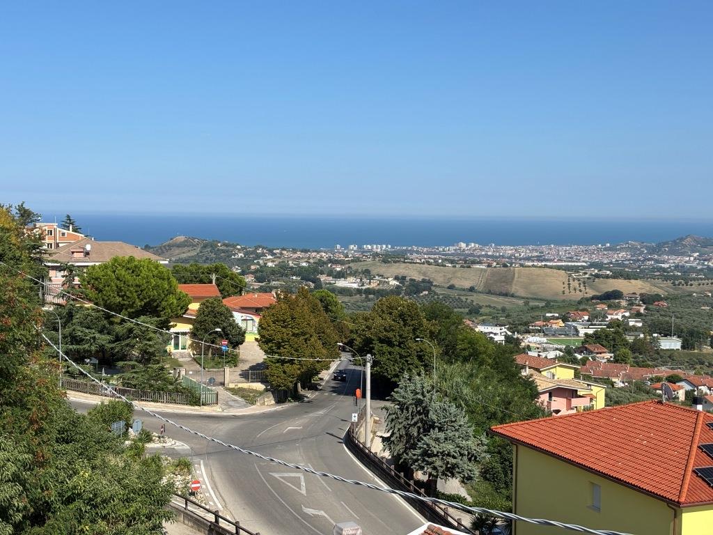 Квартира в Читта-Сант-Анджело, Италия, 98 м² - фото 2