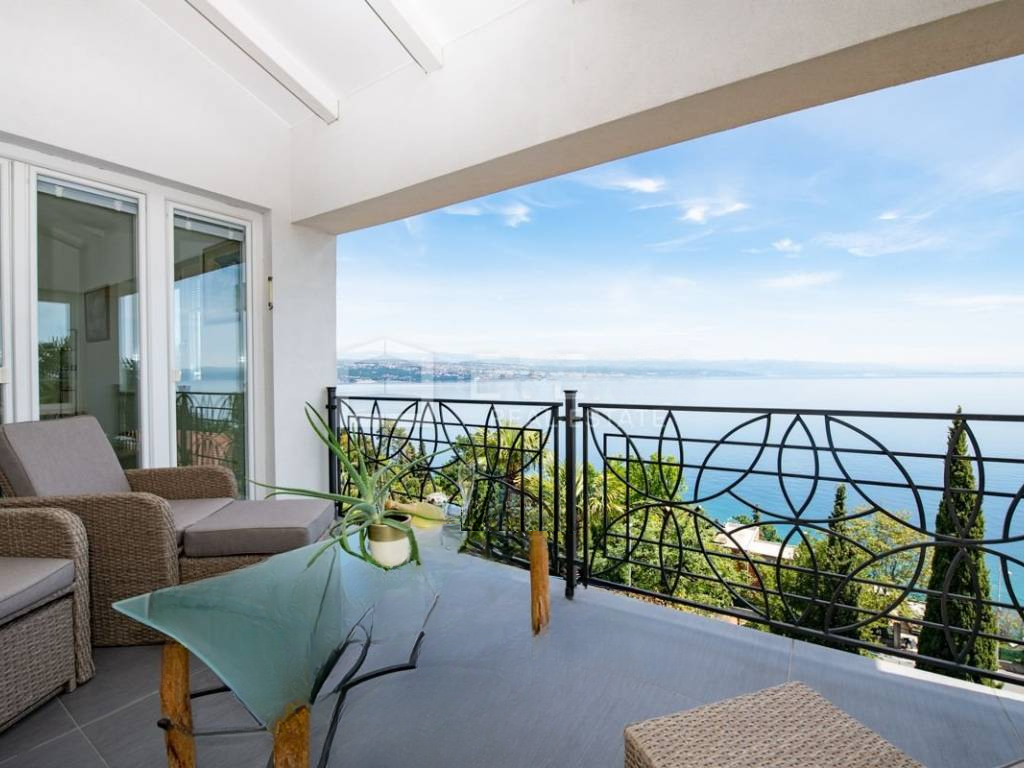 Квартира в Опатии, Хорватия, 222 м² - фото 1