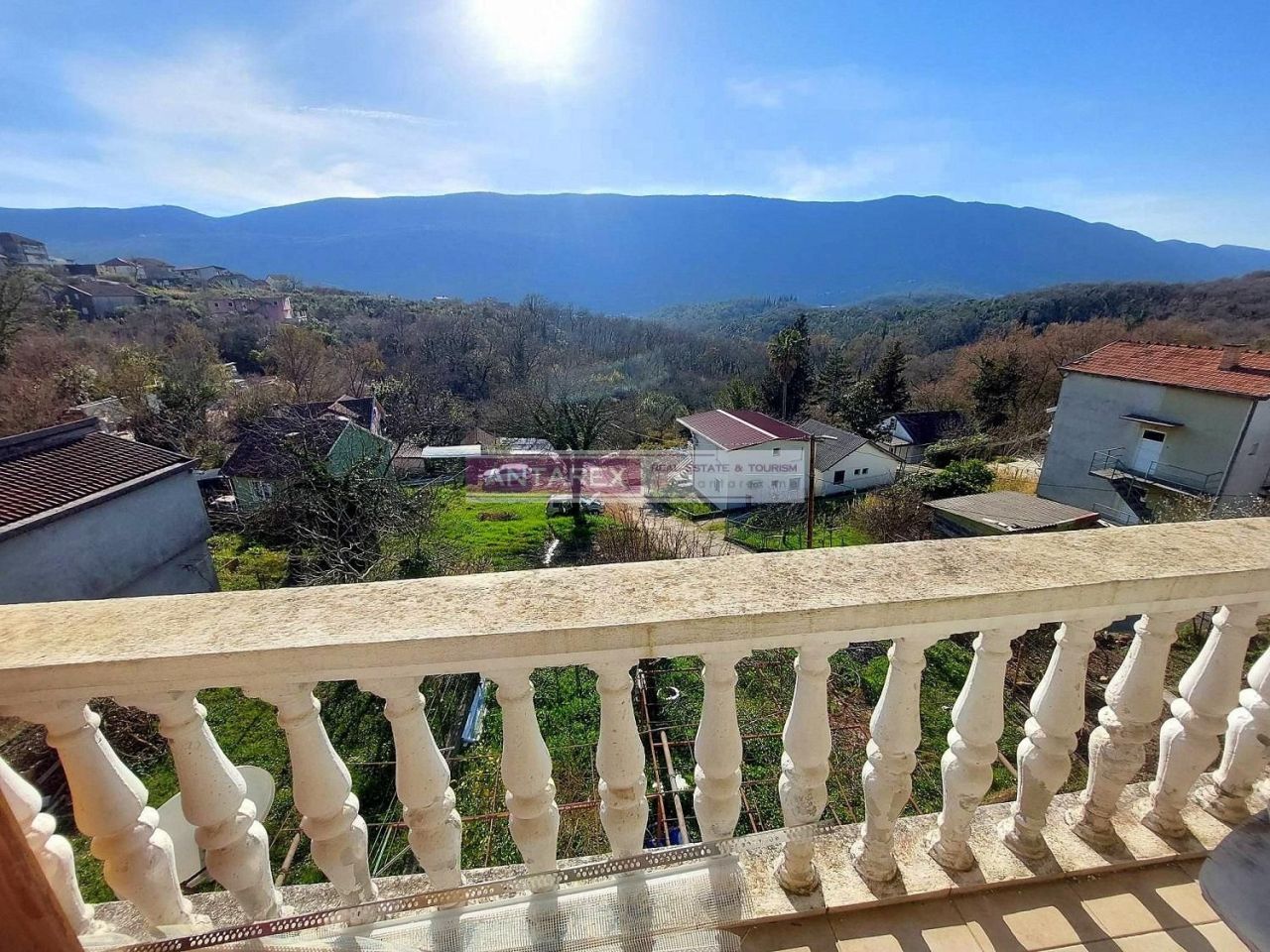 Вилла в Херцег-Нови, Черногория, 180 м² - фото 1