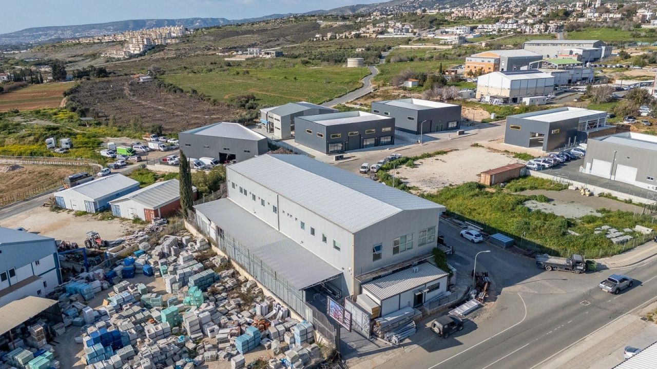 Коммерческая недвижимость в Пафосе, Кипр, 1 500 м² - фото 1