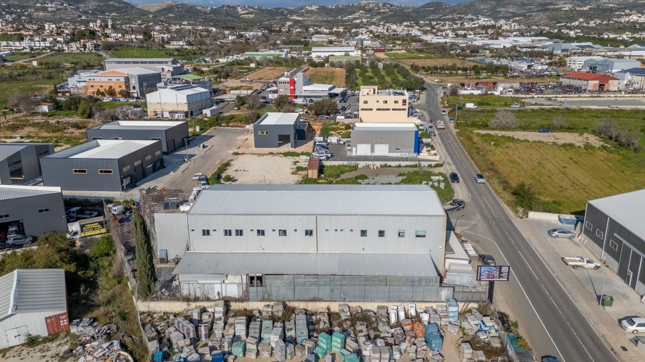 Коммерческая недвижимость в Пафосе, Кипр, 1 500 м² - фото 2