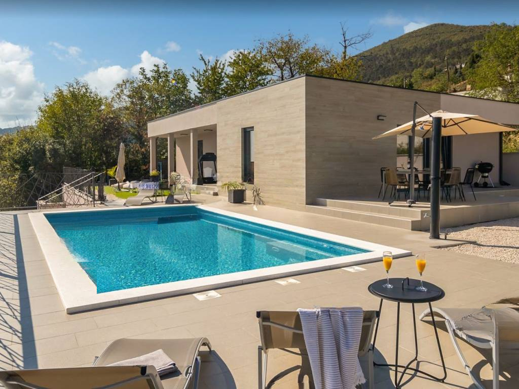 Дом в Опатии, Хорватия, 1 224 м² - фото 1