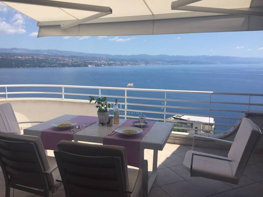 Квартира в Опатии, Хорватия, 294 м² - фото 1