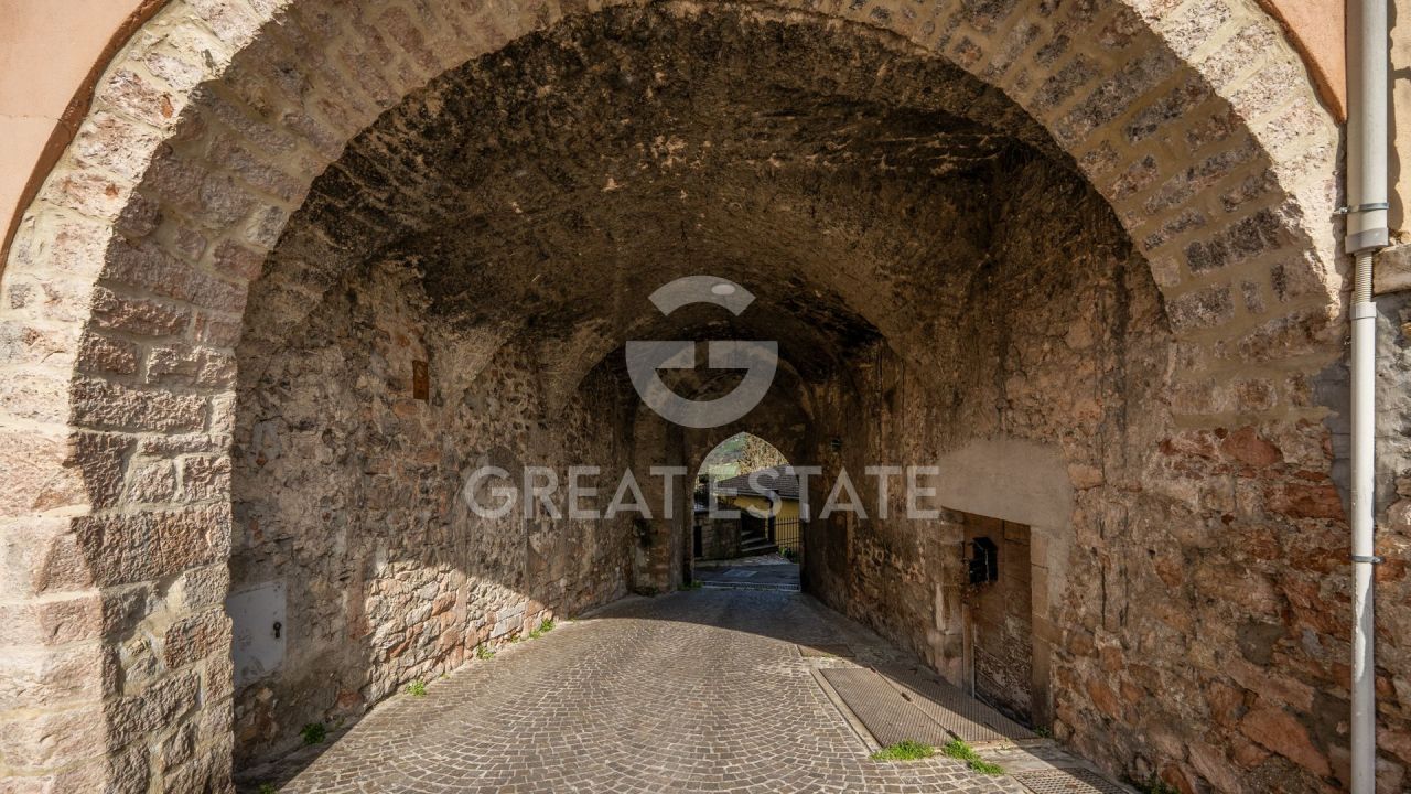 Таунхаус в Сполето, Италия, 670 м² - фото 2