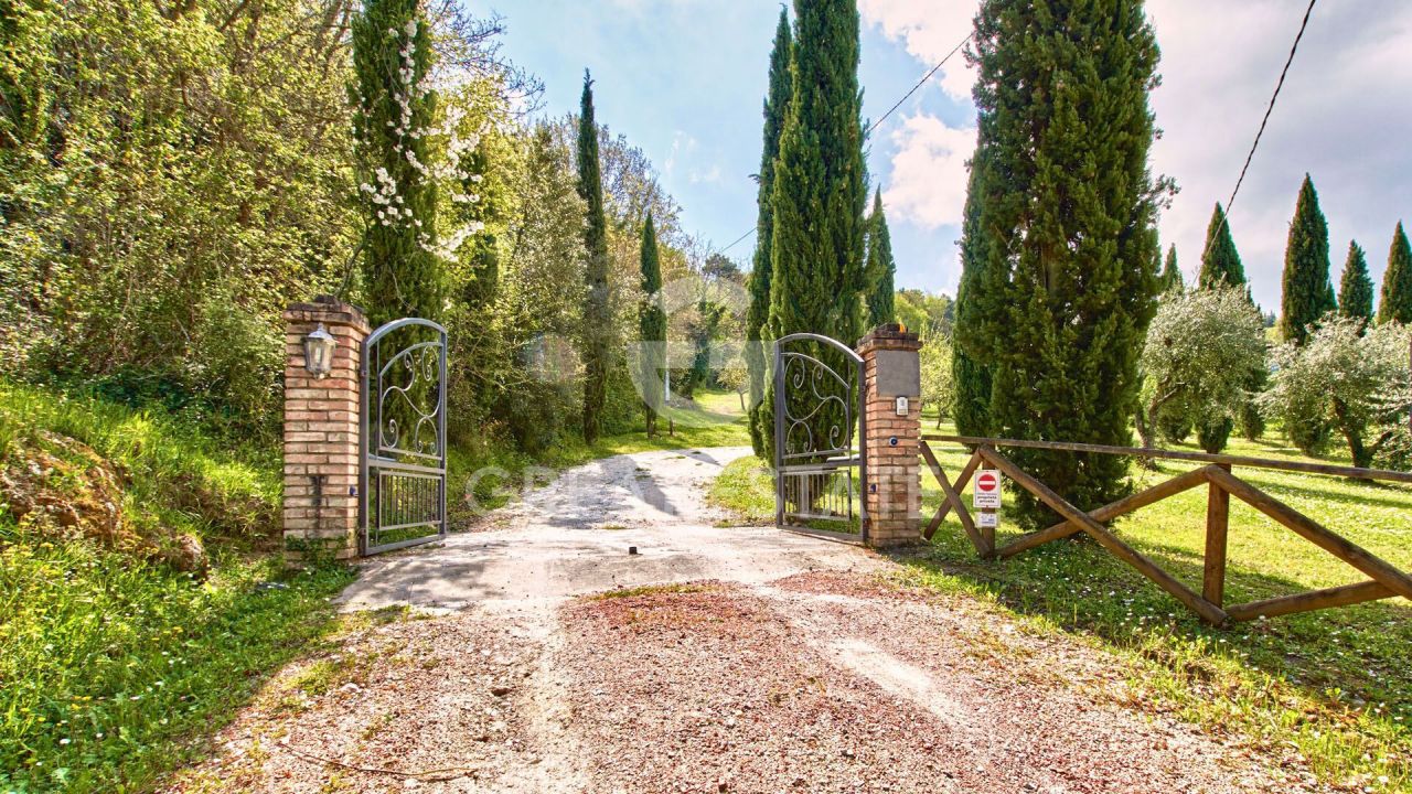 Дом в Кьянни, Италия, 414.8 м² - фото 8