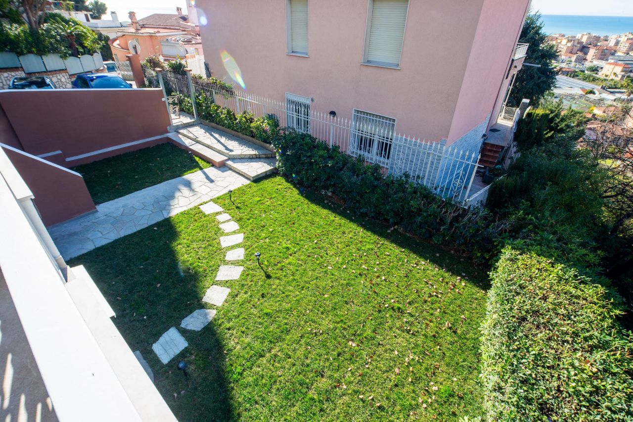 Апартаменты в Бордигере, Италия, 61 м² - фото 1