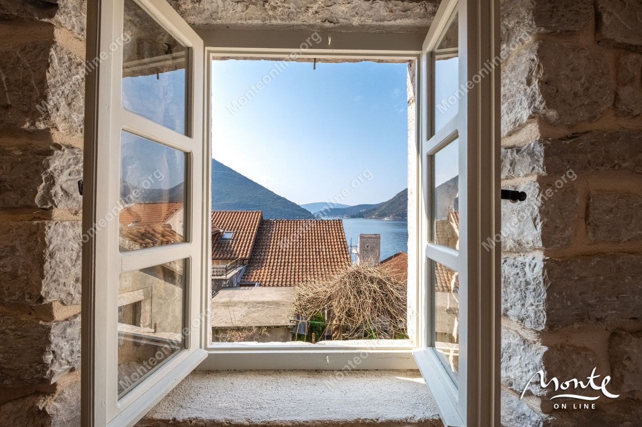 Вилла в Перасте, Черногория, 95 м² - фото 1