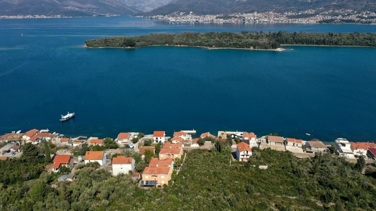 Земля на полуострове Луштица, Черногория, 5 421 м² - фото 1
