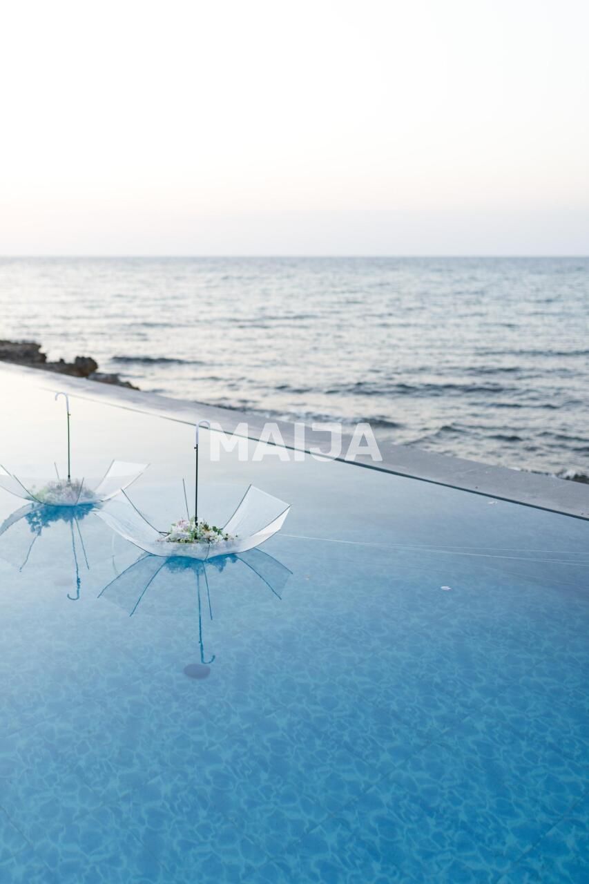 Отель, гостиница в Кирении, Кипр, 1 000 м² - фото 1