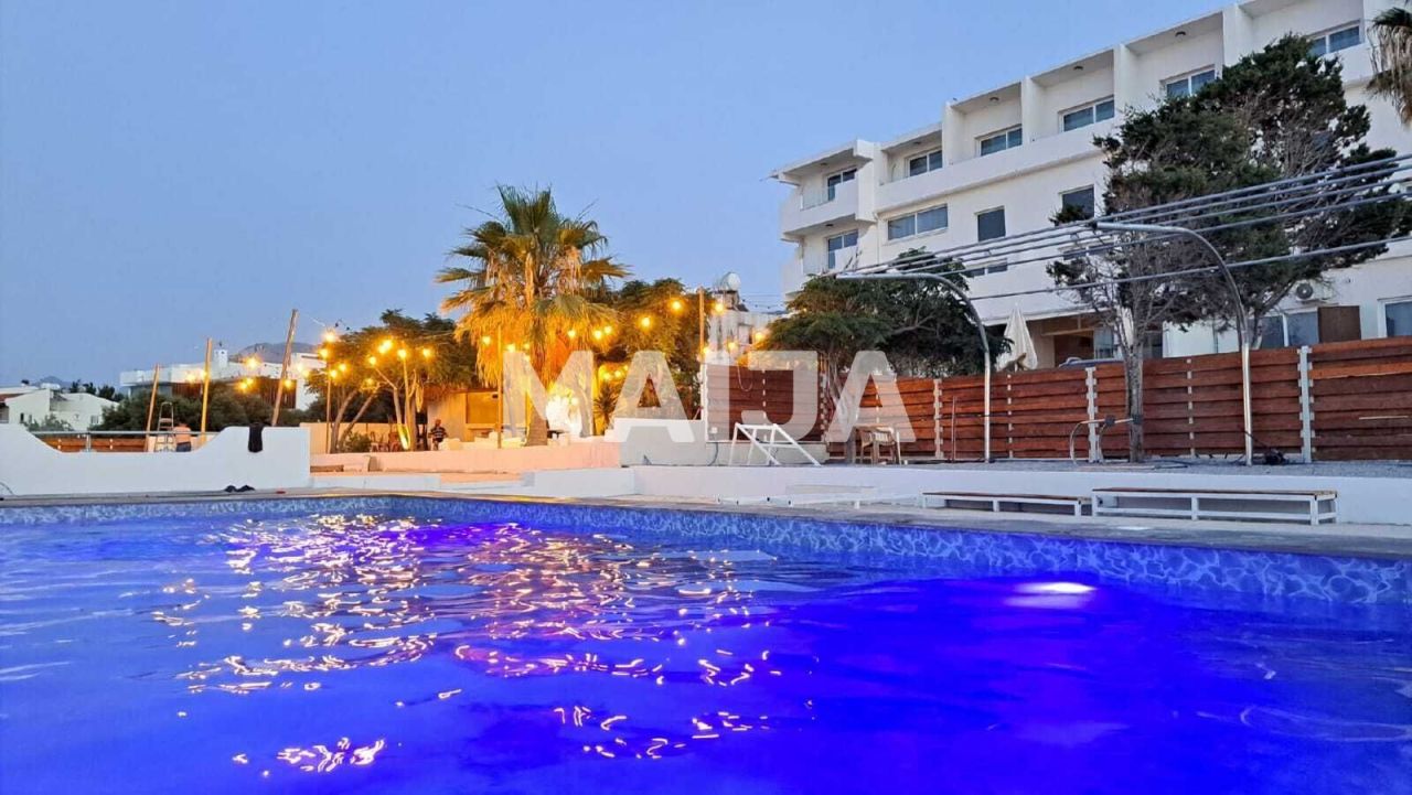 Отель, гостиница в Кирении, Кипр, 1 000 м² - фото 3