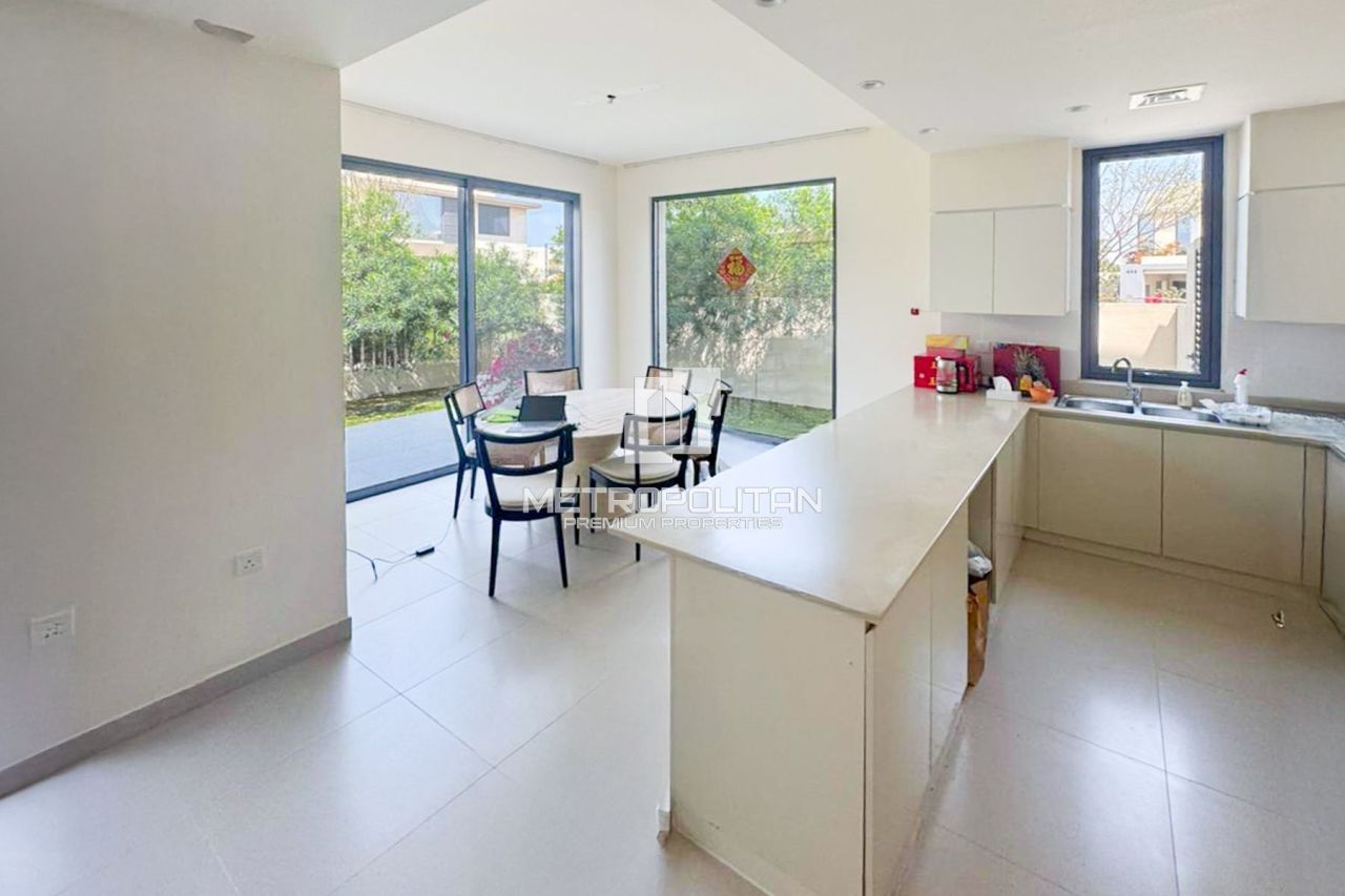 Таунхаус в Дубае, ОАЭ, 254 м² - фото 1