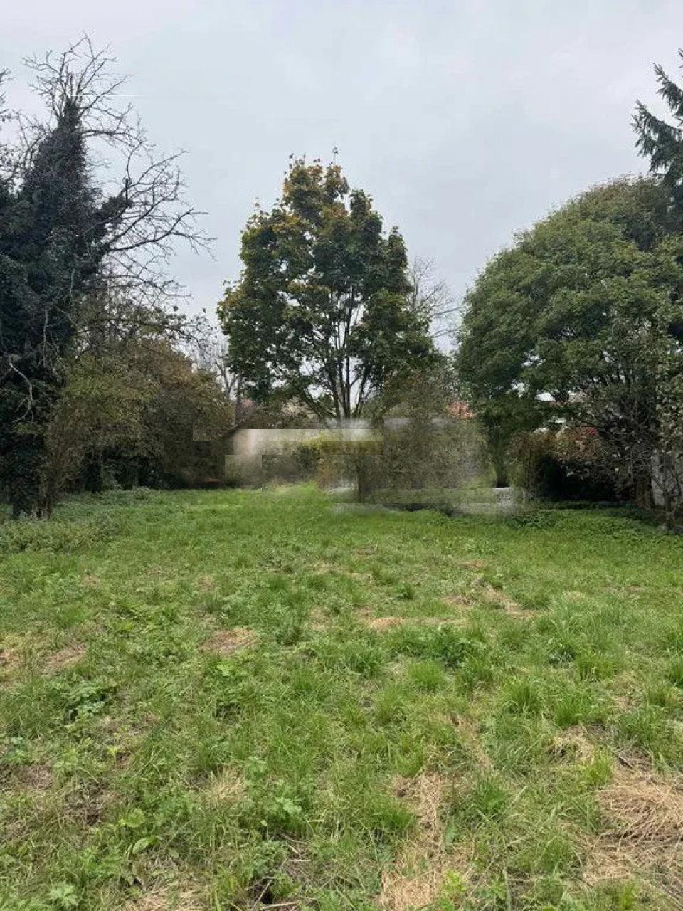 Земля в Любляне, Словения, 820 м² - фото 1