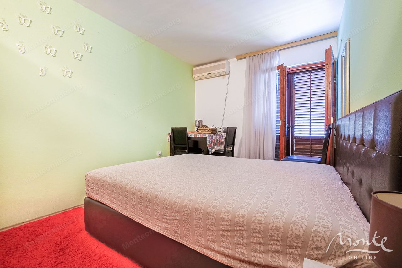 Вилла в Доброте, Черногория, 250 м² - фото 4