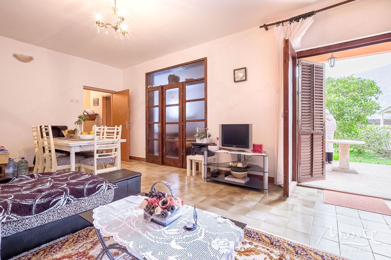 Вилла в Доброте, Черногория, 250 м² - фото 13