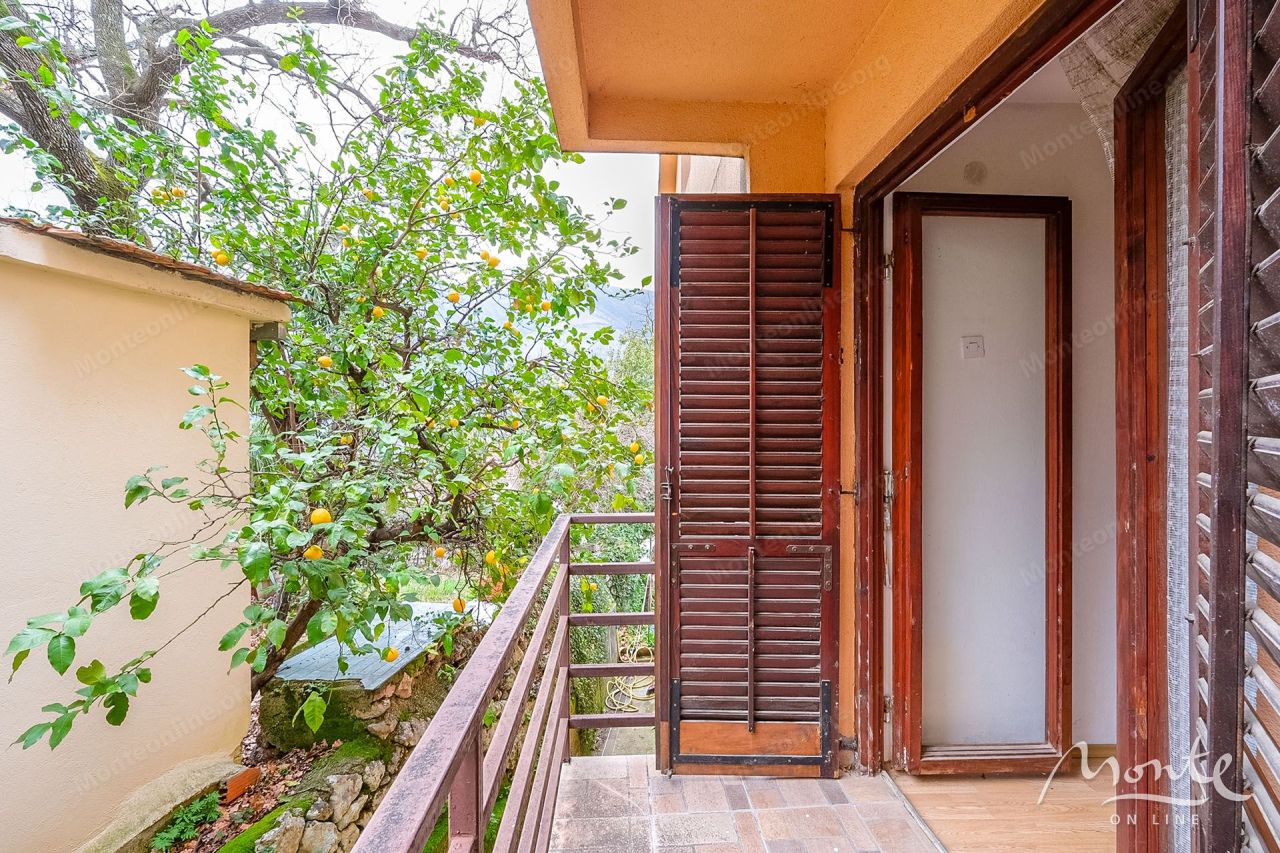 Вилла в Доброте, Черногория, 250 м² - фото 17