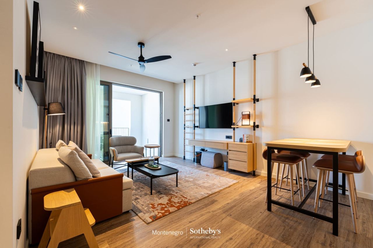 Апартаменты в Тивате, Черногория, 77 м² - фото 1