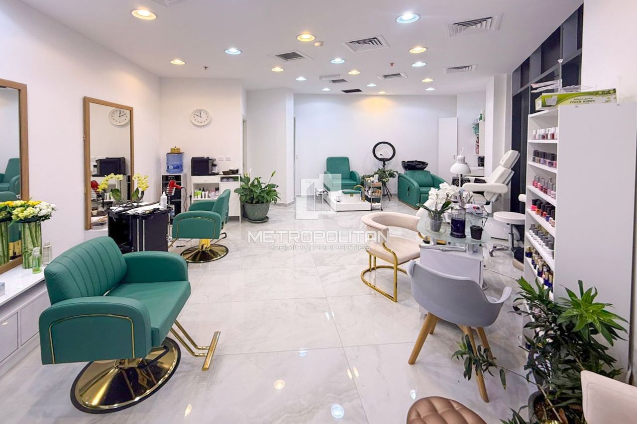 Магазин в Дубае, ОАЭ, 37 м² - фото 1