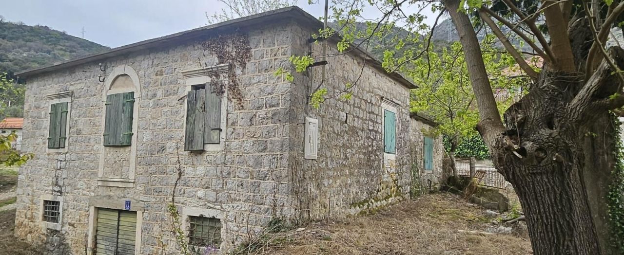 Дом в Каменари, Черногория, 107 м² - фото 1