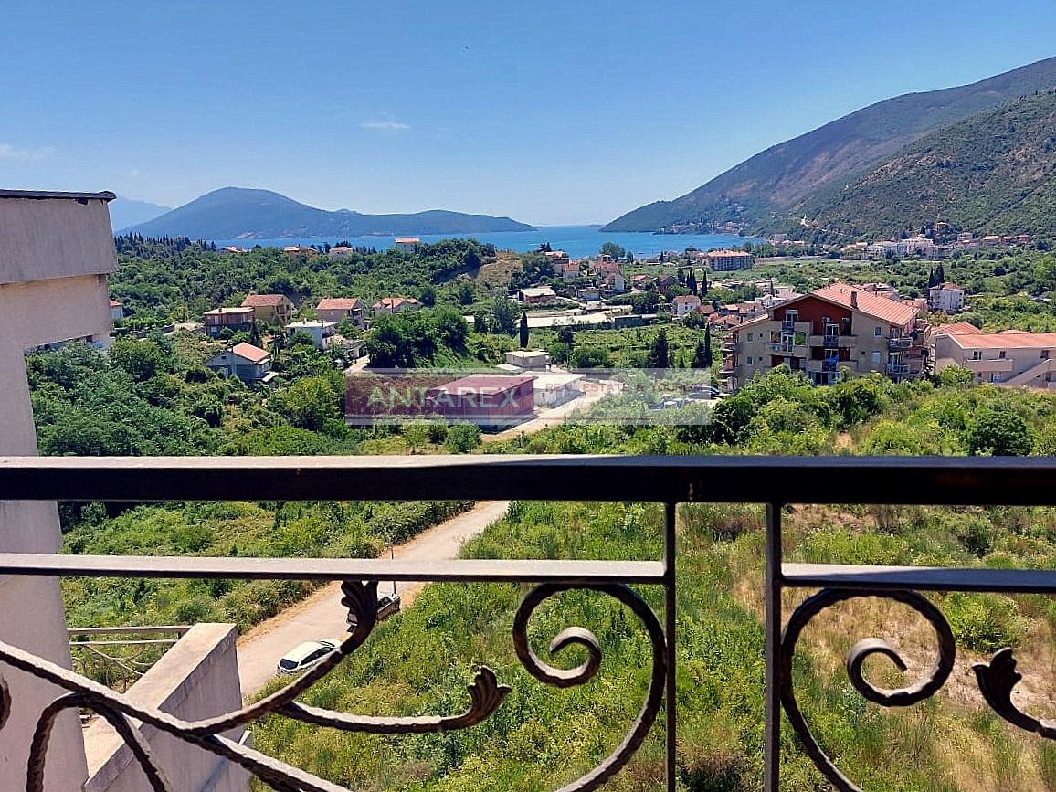 Апартаменты в Игало, Черногория, 42 м² - фото 1