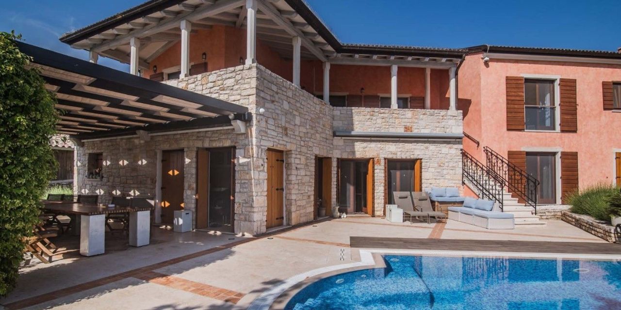 Дом в Ровини, Хорватия, 388 м² - фото 1