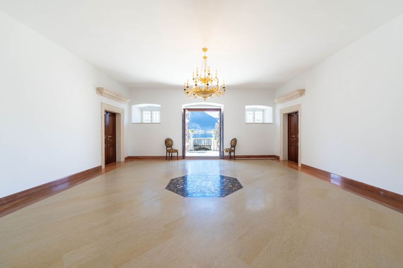 Вилла в Доброте, Черногория, 1 100 м² - фото 3