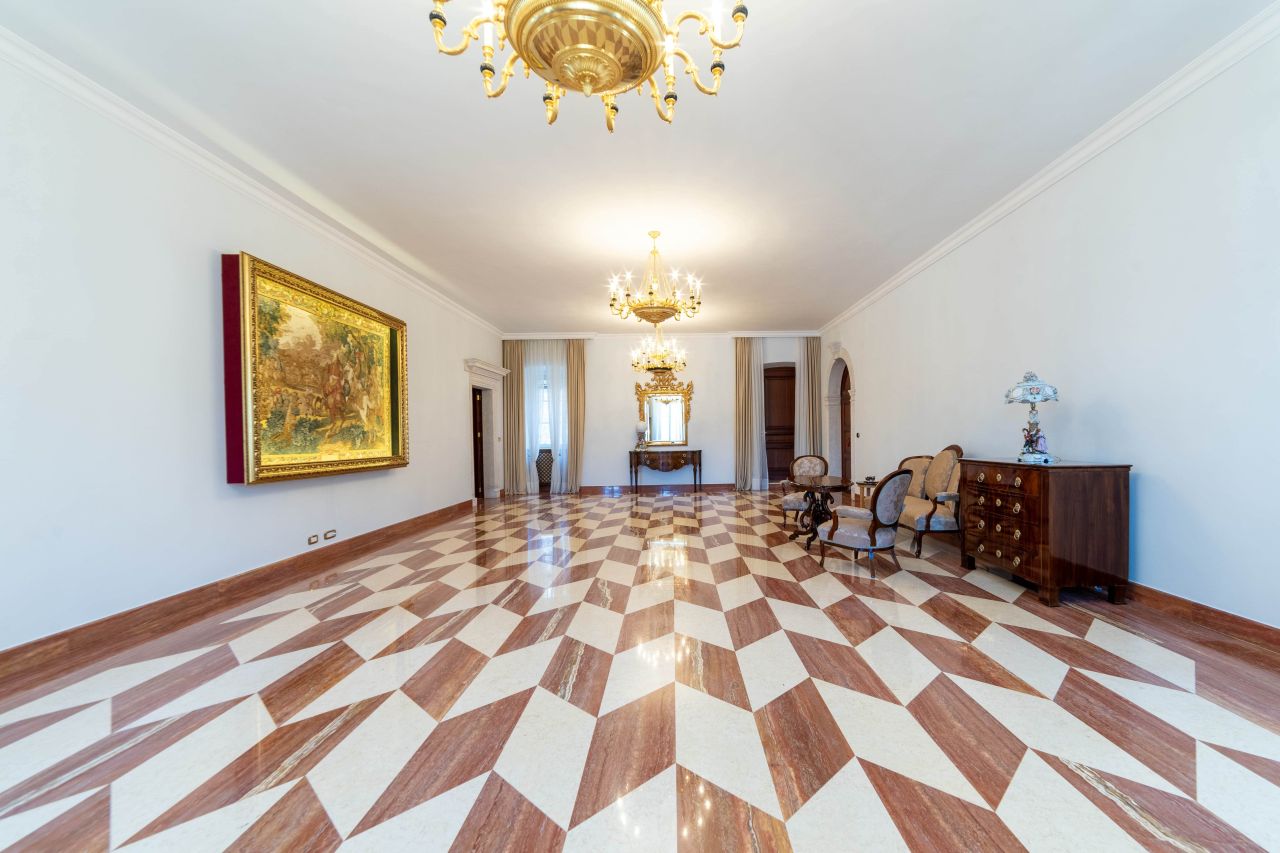 Вилла в Доброте, Черногория, 1 100 м² - фото 6