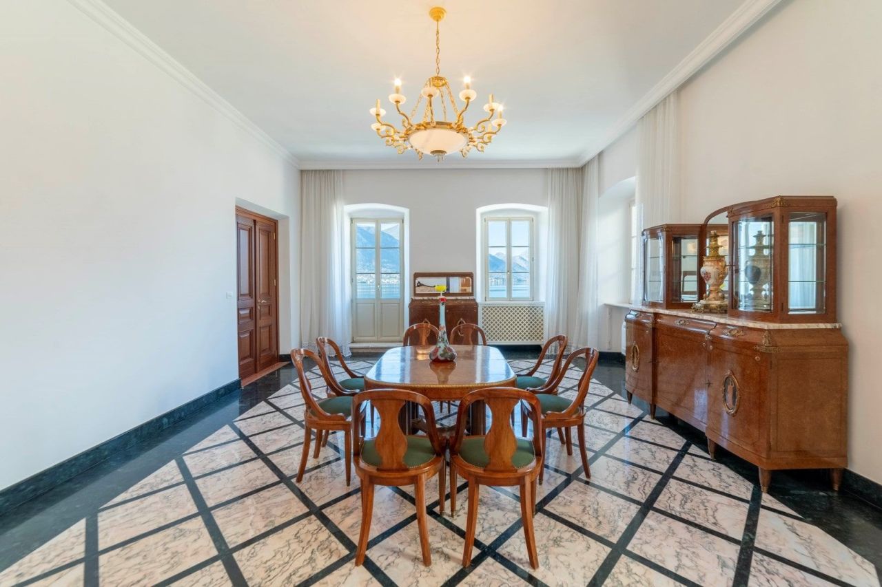 Вилла в Доброте, Черногория, 1 100 м² - фото 7