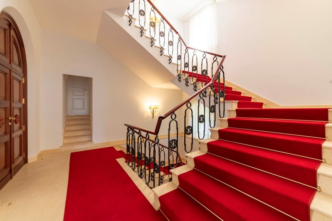 Вилла в Доброте, Черногория, 1 100 м² - фото 8