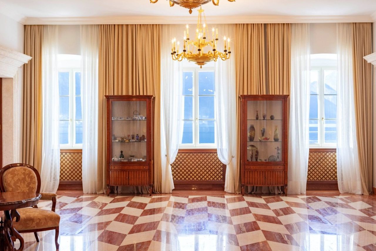 Вилла в Доброте, Черногория, 1 100 м² - фото 11